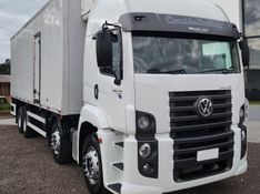 Volkswagen 24.330 8×2 24-330 E Constel 8×2 Câmara Fria 2014/2014 CAMINHÕES & CAMIONETAS PASSO FUNDO / Carros no Vale