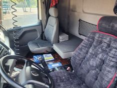 Volkswagen 24.330 8×2 24-330 E Constel 8×2 Câmara Fria 2014/2014 CAMINHÕES & CAMIONETAS PASSO FUNDO / Carros no Vale