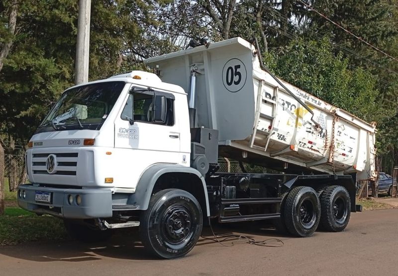 Volkswagen 26220 26-220 6×4 3-Eixos 2p Caçamba 15 M3 2011/2011 CAMINHÕES & CAMIONETAS PASSO FUNDO / Carros no Vale