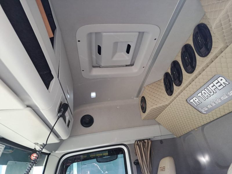 Volkswagen 30-330 Constellation 8×2 Caçamba 2022/2023 CAMINHÕES & CAMIONETAS PASSO FUNDO / Carros no Vale