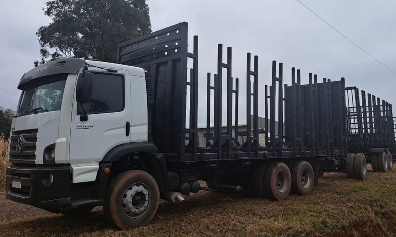 Volkswagen 31-330 E Constel 6×4 2013/2013 CAMINHÕES & CAMIONETAS PASSO FUNDO / Carros no Vale