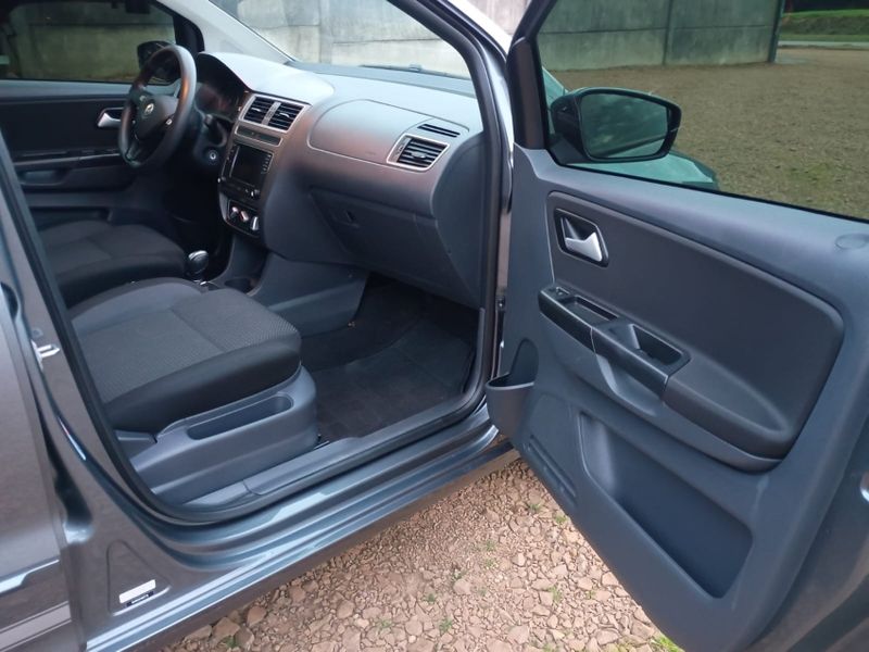 Volkswagen FOX 1.6 MSI TOTAL FLEX CONNECT 4P I-MOTION 2019/2019 CAMINHÕES & CAMIONETAS PASSO FUNDO / Carros no Vale