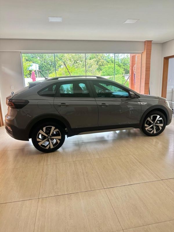 Volkswagen NIVUS 1.0 200 TSI TOTAL FLEX HIGHLINE AUTOMÁTICO 2023/2024 CAMINHÕES & CAMIONETAS PASSO FUNDO / Carros no Vale
