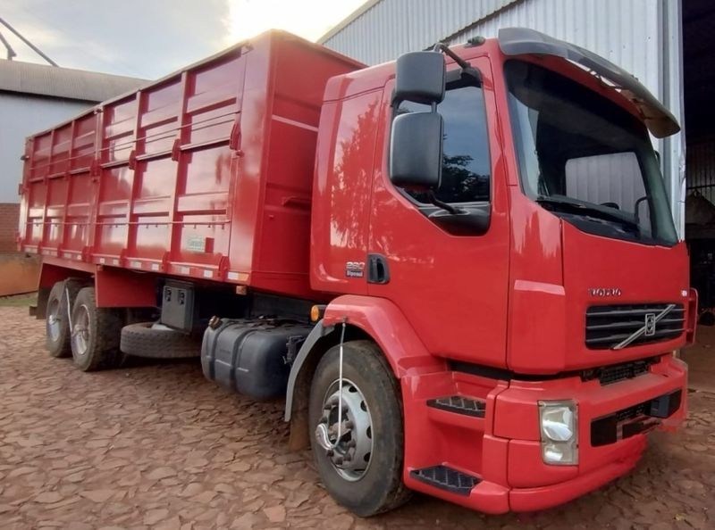 Volvo VM 260 6×2 2p Caçamba 2011/2011 CAMINHÕES & CAMIONETAS PASSO FUNDO / Carros no Vale