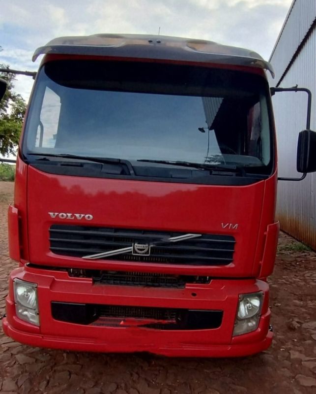Volvo VM 260 6×2 2p Caçamba 2011/2011 CAMINHÕES & CAMIONETAS PASSO FUNDO / Carros no Vale