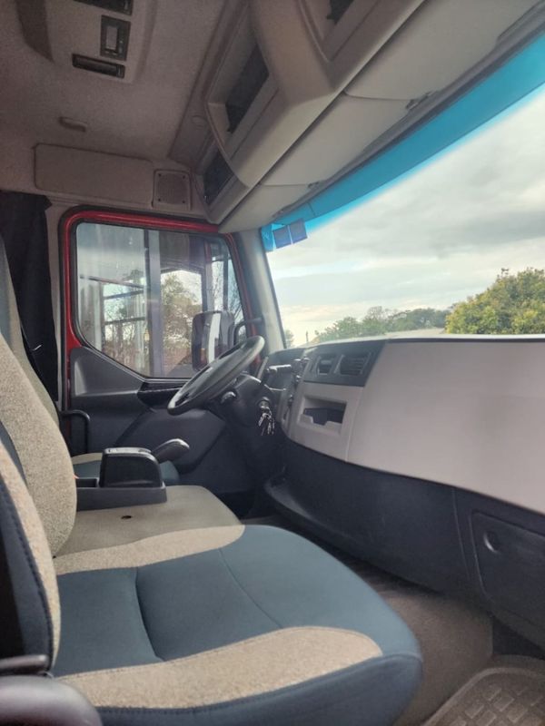 Volvo VM 270 6×2 Caçamba 2020/2021 CAMINHÕES & CAMIONETAS PASSO FUNDO / Carros no Vale