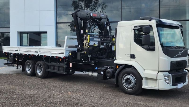 Volvo VM 270 6×2 Munck 45 Ton. 2022/2022 CAMINHÕES & CAMIONETAS PASSO FUNDO / Carros no Vale