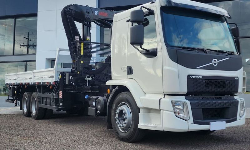 Volvo VM 270 6×2 Munck 45 Ton. 2022/2022 CAMINHÕES & CAMIONETAS PASSO FUNDO / Carros no Vale