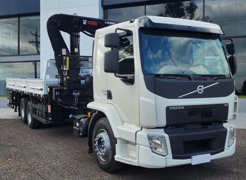 Volvo VM 270 6×2 Munck 45 Ton. 2022/2022 CAMINHÕES & CAMIONETAS PASSO FUNDO / Carros no Vale