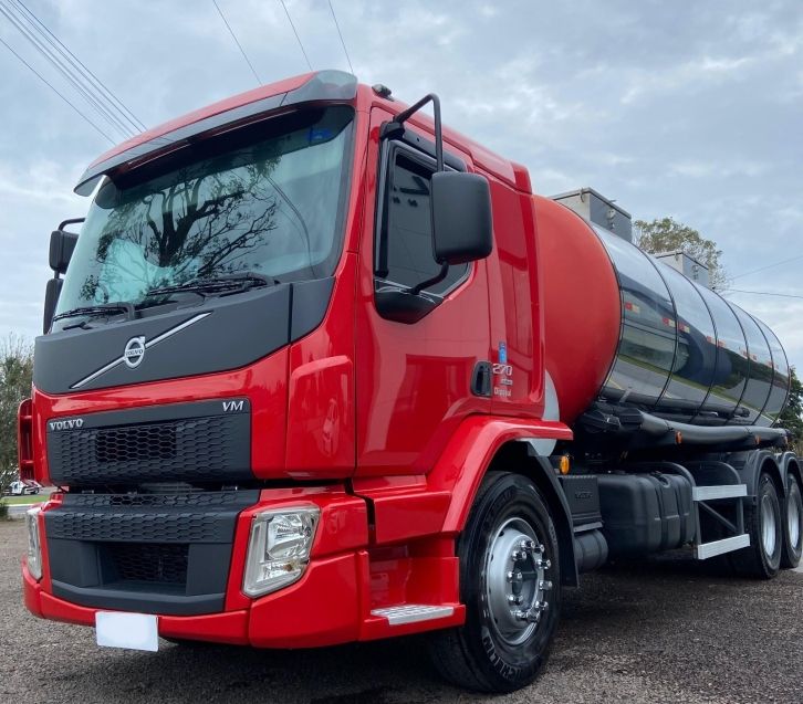 Volvo VM 270 6×2 Tanque. 2021/2021 CAMINHÕES & CAMIONETAS PASSO FUNDO / Carros no Vale