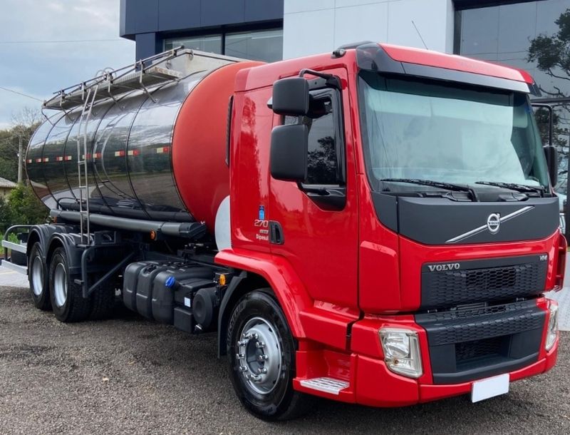 Volvo VM 270 6×2 Tanque. 2021/2021 CAMINHÕES & CAMIONETAS PASSO FUNDO / Carros no Vale