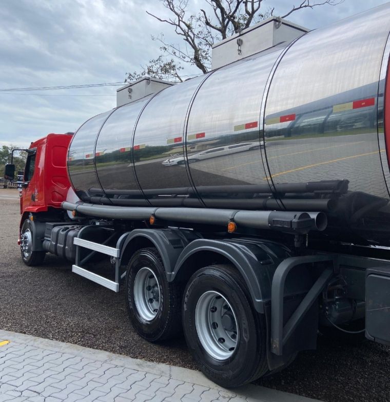 Volvo VM 270 6×2 Tanque. 2021/2021 CAMINHÕES & CAMIONETAS PASSO FUNDO / Carros no Vale