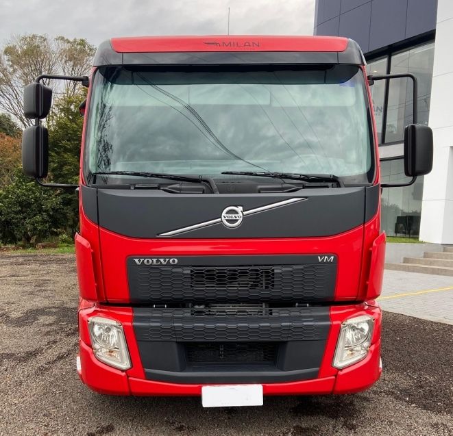 Volvo VM 270 6×2 Tanque. 2021/2021 CAMINHÕES & CAMIONETAS PASSO FUNDO / Carros no Vale