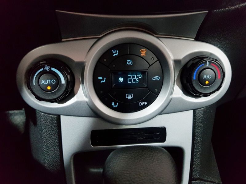 Ford FIESTA 1.6 SE HATCH 16V FLEX 4P AUTOMÁTICO 2014/2014 ADVANT AUTOMÓVEIS CAXIAS DO SUL / Carros no Vale Ford FIESTA 1.6 SE HATCH 16V FLEX 4P AUTOMÁTICO 2014/2014 ADVANT AUTOMÓVEIS CAXIAS DO SUL / Carros no Vale