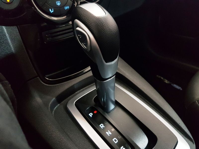Ford FIESTA 1.6 TITANIUM HATCH 16V FLEX 4P POWERSHIFT 2016/2016 ADVANT AUTOMÓVEIS CAXIAS DO SUL / Carros no Vale