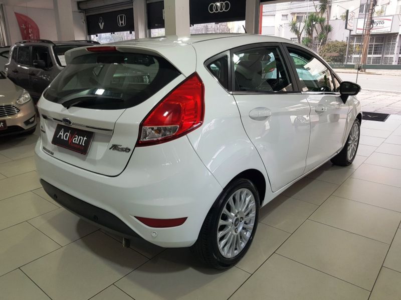 Ford FIESTA 1.6 TITANIUM HATCH 16V FLEX 4P POWERSHIFT 2016/2016 ADVANT AUTOMÓVEIS CAXIAS DO SUL / Carros no Vale