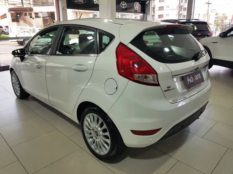 Ford FIESTA 1.6 TITANIUM HATCH 16V FLEX 4P POWERSHIFT 2016/2016 ADVANT AUTOMÓVEIS CAXIAS DO SUL / Carros no Vale