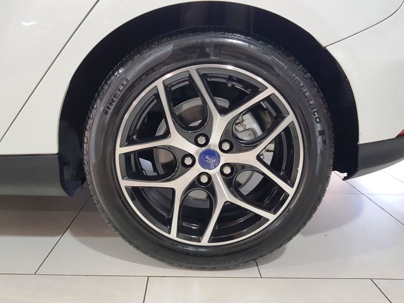 Ford FOCUS 2.0 TITANIUM 16V FLEX 4P POWERSHIFT 2015/2016 ADVANT AUTOMÓVEIS CAXIAS DO SUL / Carros no Vale