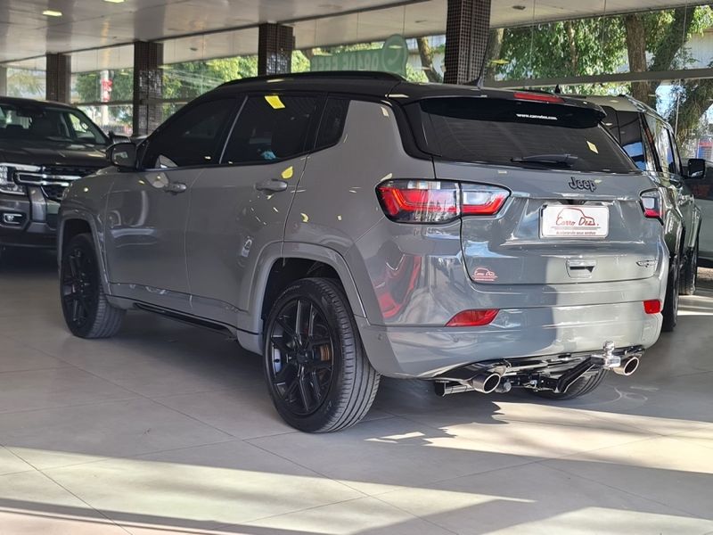 JEEP COMPASS 2.0 HURRICANE 4 TURBO GASOLINA BLACKHAWK AT9 2024/2025 CARRO DEZ NOVO HAMBURGO / Carros no Vale