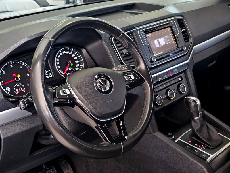 Volkswagen AMAROK 2.0 HIGHLINE 4X4 CD 16V TURBO INTERCOOLER DIESEL 4P AUTOMÁTICO 2016/2017 CARRO DEZ NOVO HAMBURGO / Carros no Vale