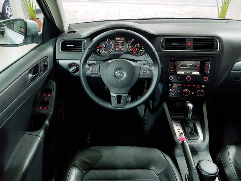 Volkswagen JETTA 2.0 TSI HIGHLINE 200CV GASOLINA 4P TIPTRONIC 2012/2013 ADVANT AUTOMÓVEIS CAXIAS DO SUL / Carros no Vale Volkswagen JETTA 2.0 TSI HIGHLINE 200CV GASOLINA 4P TIPTRONIC 2012/2013 ADVANT AUTOMÓVEIS CAXIAS DO SUL / Carros no Vale