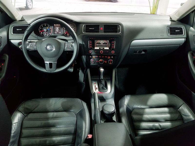 Volkswagen JETTA 2.0 TSI HIGHLINE 200CV GASOLINA 4P TIPTRONIC 2012/2013 ADVANT AUTOMÓVEIS CAXIAS DO SUL / Carros no Vale Volkswagen JETTA 2.0 TSI HIGHLINE 200CV GASOLINA 4P TIPTRONIC 2012/2013 ADVANT AUTOMÓVEIS CAXIAS DO SUL / Carros no Vale