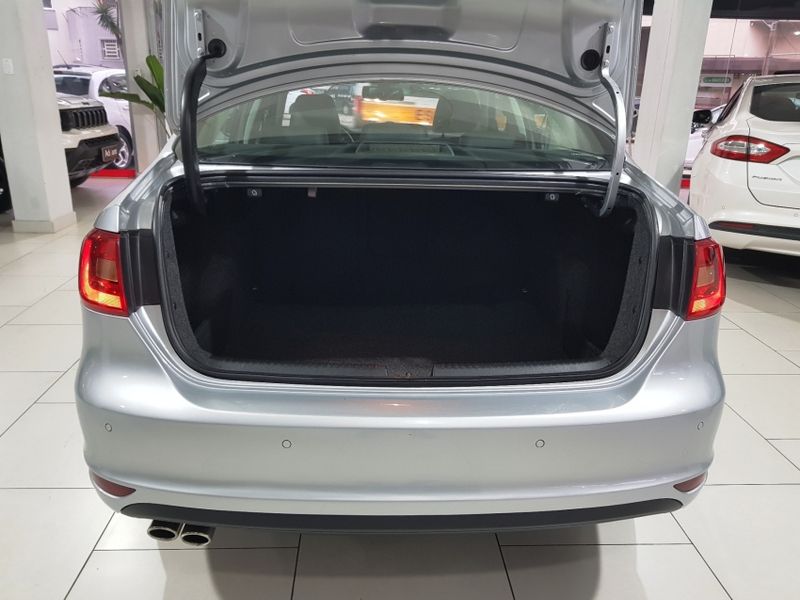 Volkswagen JETTA 2.0 TSI HIGHLINE 200CV GASOLINA 4P TIPTRONIC 2012/2013 ADVANT AUTOMÓVEIS CAXIAS DO SUL / Carros no Vale Volkswagen JETTA 2.0 TSI HIGHLINE 200CV GASOLINA 4P TIPTRONIC 2012/2013 ADVANT AUTOMÓVEIS CAXIAS DO SUL / Carros no Vale