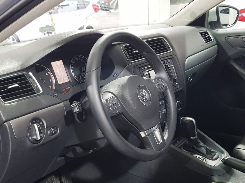 Volkswagen JETTA 2.0 TSI HIGHLINE 200CV GASOLINA 4P TIPTRONIC 2012/2013 ADVANT AUTOMÓVEIS CAXIAS DO SUL / Carros no Vale Volkswagen JETTA 2.0 TSI HIGHLINE 200CV GASOLINA 4P TIPTRONIC 2012/2013 ADVANT AUTOMÓVEIS CAXIAS DO SUL / Carros no Vale