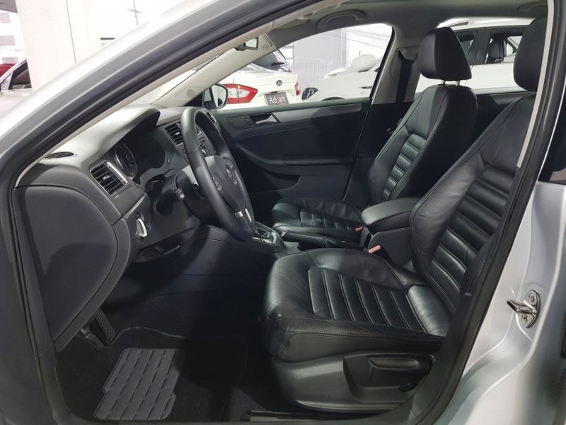 Volkswagen JETTA 2.0 TSI HIGHLINE 200CV GASOLINA 4P TIPTRONIC 2012/2013 ADVANT AUTOMÓVEIS CAXIAS DO SUL / Carros no Vale Volkswagen JETTA 2.0 TSI HIGHLINE 200CV GASOLINA 4P TIPTRONIC 2012/2013 ADVANT AUTOMÓVEIS CAXIAS DO SUL / Carros no Vale