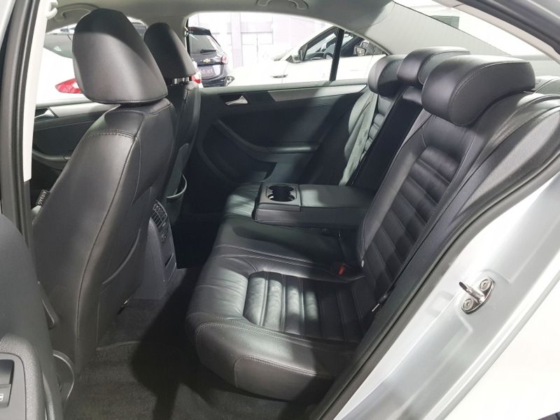 Volkswagen JETTA 2.0 TSI HIGHLINE 200CV GASOLINA 4P TIPTRONIC 2012/2013 ADVANT AUTOMÓVEIS CAXIAS DO SUL / Carros no Vale Volkswagen JETTA 2.0 TSI HIGHLINE 200CV GASOLINA 4P TIPTRONIC 2012/2013 ADVANT AUTOMÓVEIS CAXIAS DO SUL / Carros no Vale