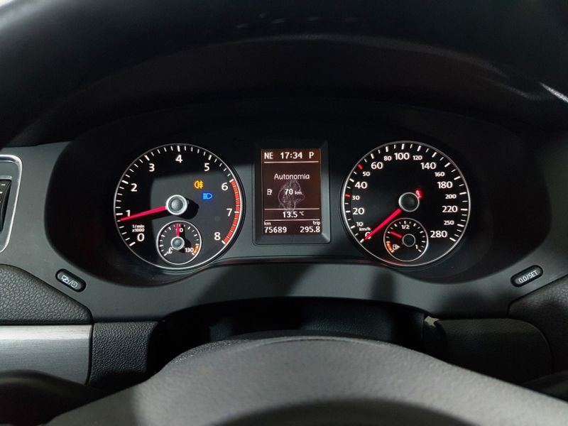 Volkswagen JETTA 2.0 TSI HIGHLINE 200CV GASOLINA 4P TIPTRONIC 2012/2013 ADVANT AUTOMÓVEIS CAXIAS DO SUL / Carros no Vale Volkswagen JETTA 2.0 TSI HIGHLINE 200CV GASOLINA 4P TIPTRONIC 2012/2013 ADVANT AUTOMÓVEIS CAXIAS DO SUL / Carros no Vale