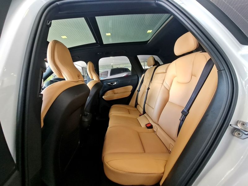 Volvo XC60 2.0 T5 GASOLINA MOMENTUM AWD GEARTRONIC 2018/2019 CARRO DEZ NOVO HAMBURGO / Carros no Vale