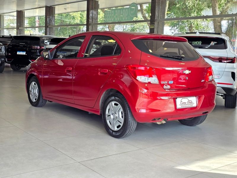 Chevrolet ONIX 1.0 MPFI JOY 8V FLEX 4P MANUAL 2018/2018 CARRO DEZ NOVO HAMBURGO / Carros no Vale