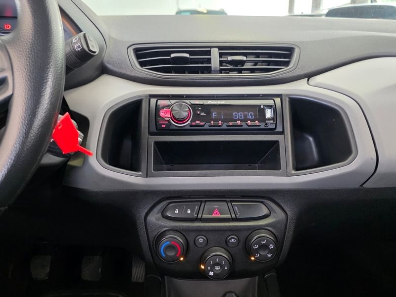 Chevrolet ONIX 1.0 MPFI JOY 8V FLEX 4P MANUAL 2018/2018 CARRO DEZ NOVO HAMBURGO / Carros no Vale