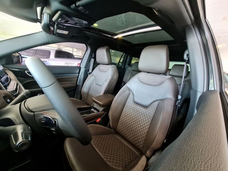 JEEP COMMANDER 2.0 TD380 TURBO DIESEL OVERLAND AT9 2022/2023 CARRO DEZ NOVO HAMBURGO / Carros no Vale