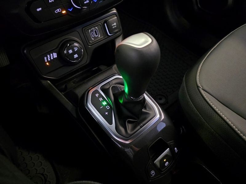 JEEP RENEGADE 1.3 T270 TURBO FLEX S 4X4 AT9 2023/2024 CARRO DEZ NOVO HAMBURGO / Carros no Vale