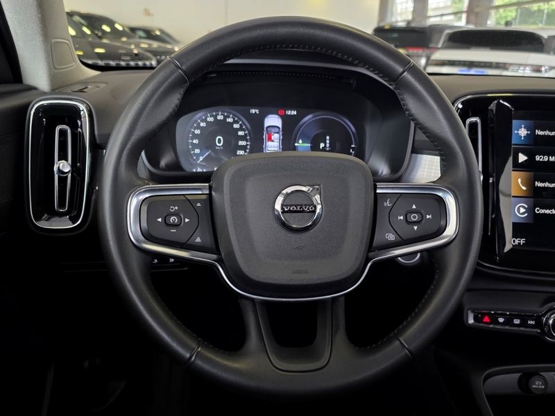 Volvo XC40 1.5 T5 RECHARGE MOMENTUM GEARTRONIC 2021/2021 CARRO DEZ NOVO HAMBURGO / Carros no Vale