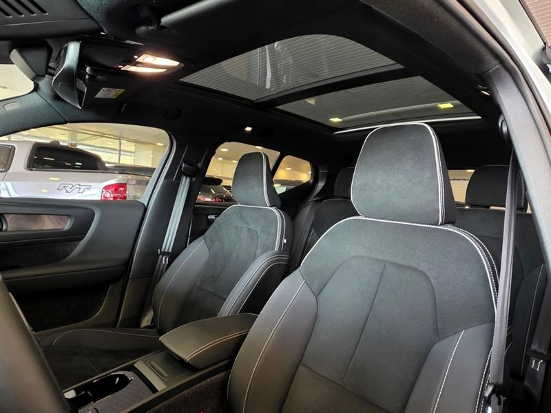 Volvo XC40 P8 RECHARGE TWIN ELECTRIC ULTIMATE AWD 2022/2023 CARRO DEZ NOVO HAMBURGO / Carros no Vale