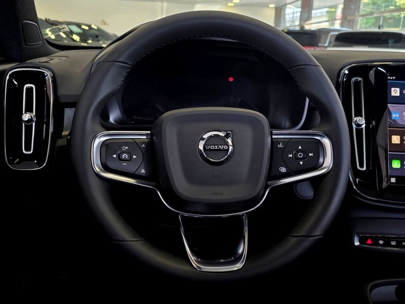 Volvo XC40 P8 RECHARGE TWIN ELECTRIC ULTIMATE AWD 2022/2023 CARRO DEZ NOVO HAMBURGO / Carros no Vale