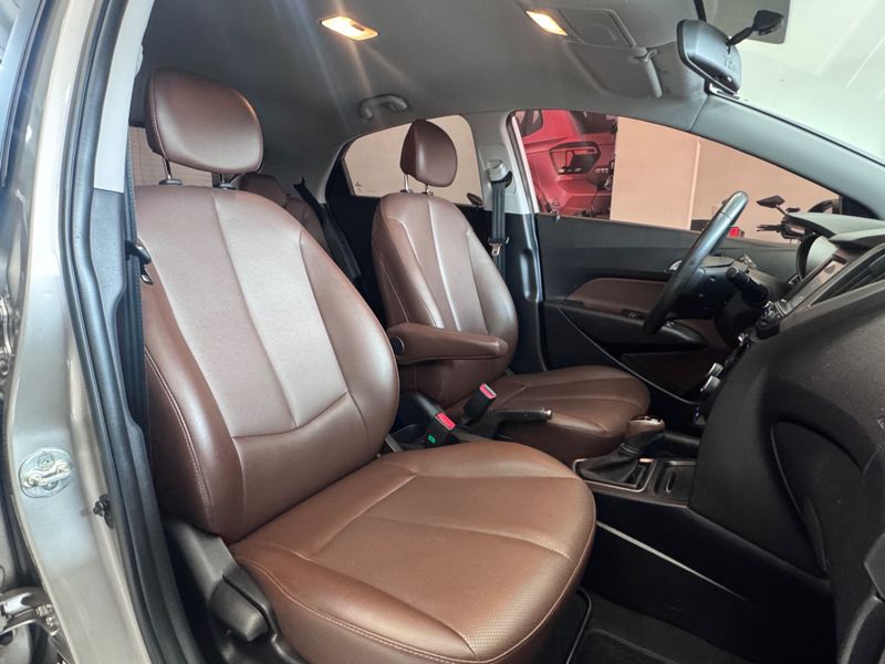 Hyundai Hb20x 1.6 A Premium 2017/2018 COVEL VEICULOS ENCANTADO / Carros no Vale