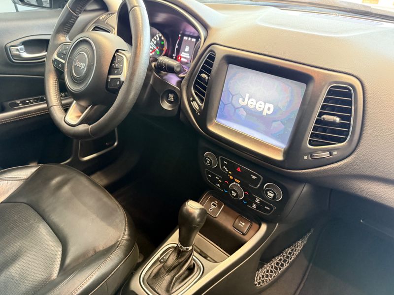 Jeep Compass Longitude F 2018/2018 COVEL VEICULOS ENCANTADO / Carros no Vale