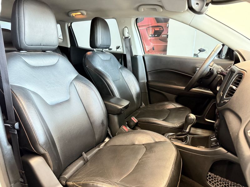 Jeep Compass Longitude F 2018/2018 COVEL VEICULOS ENCANTADO / Carros no Vale