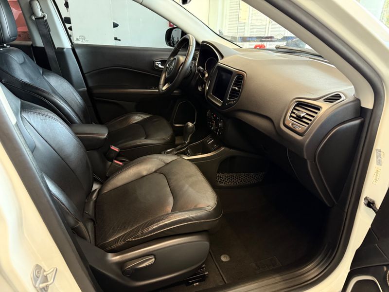 Jeep Compass Longitude F 2018/2018 COVEL VEICULOS ENCANTADO / Carros no Vale
