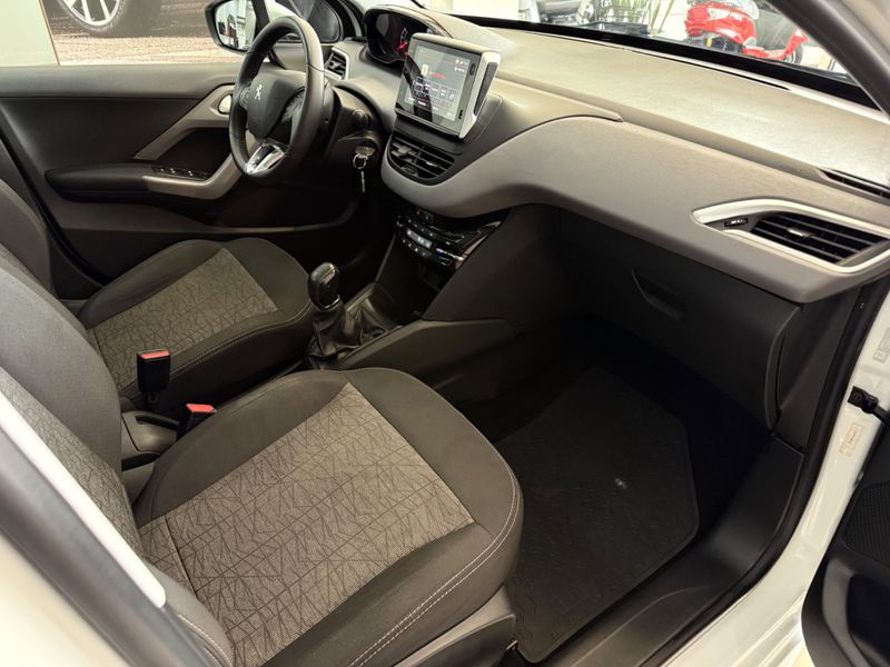 Peugeot 208 1.2 Allure 12v 2018/2019 COVEL VEICULOS ENCANTADO / Carros no Vale