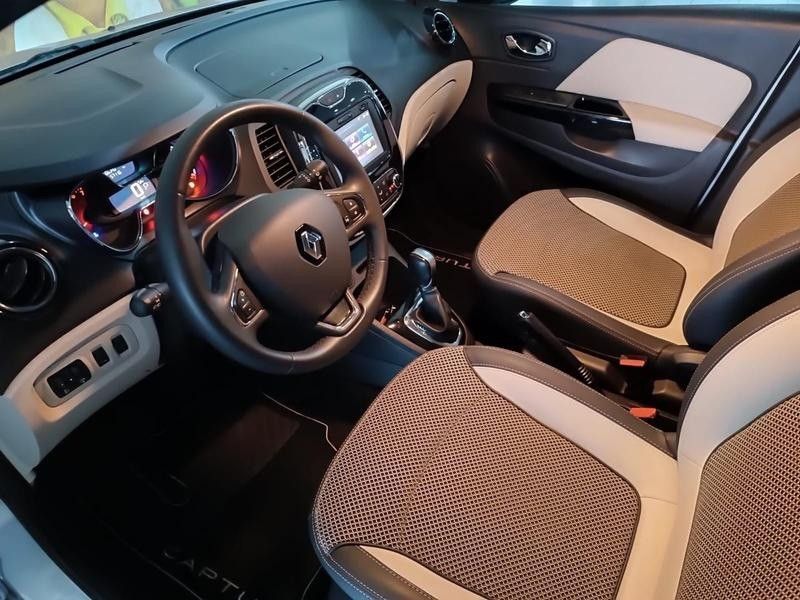 Renault CAPTUR INTENSE 2.0 2019 HÉLIO AUTOMÓVEIS LAJEADO / Carros no Vale