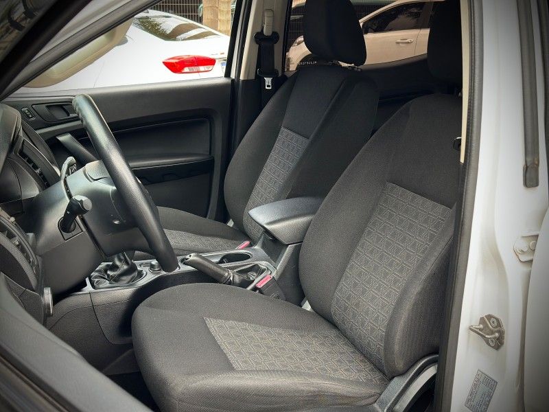 Ford RANGER C.DUPLA XL 2.2 2020 NEUMANN VEÍCULOS ARROIO DO MEIO / Carros no Vale