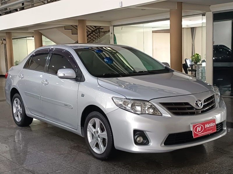 Toyota COROLLA XEi 2.0 2013 HÉLIO AUTOMÓVEIS LAJEADO / Carros no Vale