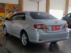 Toyota COROLLA XEi 2.0 2013 HÉLIO AUTOMÓVEIS LAJEADO / Carros no Vale