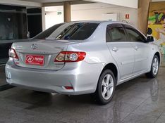 Toyota COROLLA XEi 2.0 2013 HÉLIO AUTOMÓVEIS LAJEADO / Carros no Vale