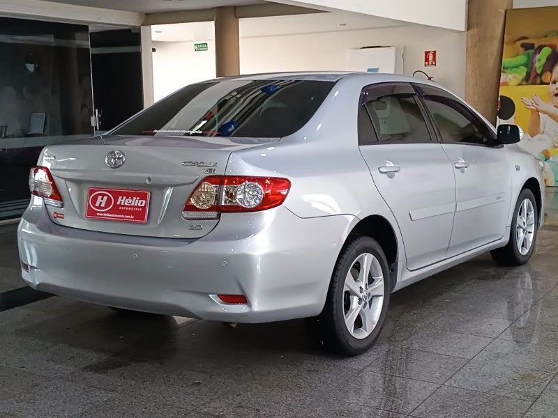 Toyota COROLLA XEi 2.0 2013 HÉLIO AUTOMÓVEIS LAJEADO / Carros no Vale